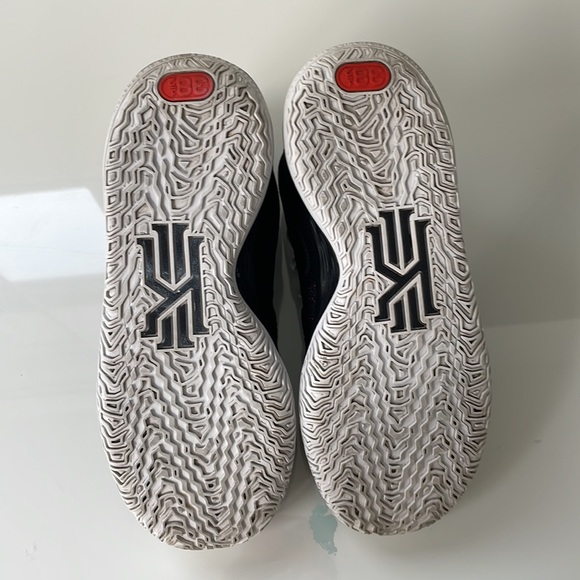 Kyrie 7 - Picture 5 of 8